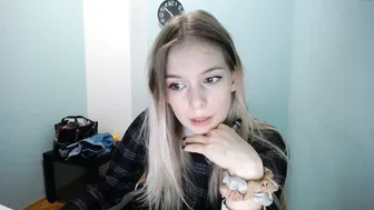 ann_ross chaturbate busty hottie fucks handjob cunt