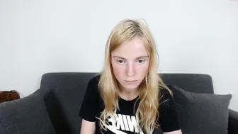elenaideal chaturbate masturbating and playing with her pussy