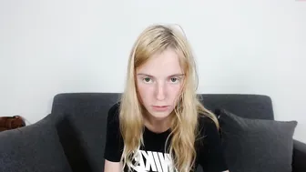 elenaideal chaturbate masturbating and playing with her pussy