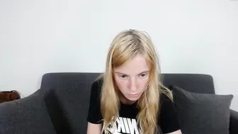 elenaideal chaturbate masturbating and playing with her pussy