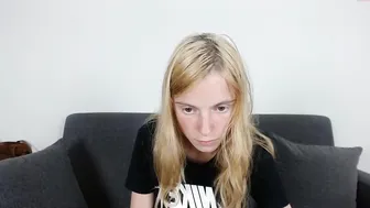 elenaideal chaturbate masturbating and playing with her pussy