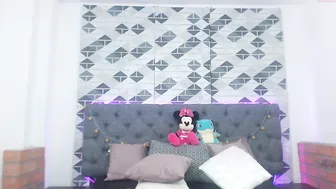 emily_secrett chaturbate slim blonde beauty poses in underwear