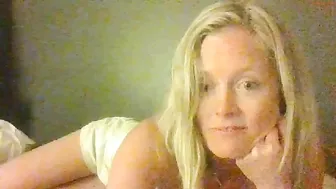 curiouscpl chaturbate gets squirt orgasm
