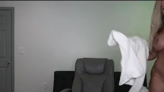 wondrwomn chaturbate lustful bitch gently masturbates cunt