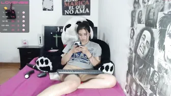 aliss_pink chaturbate gently pushes the toy in her pussy