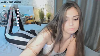 xxxx13xxxx chaturbate shy doll fucks pussy with dildos