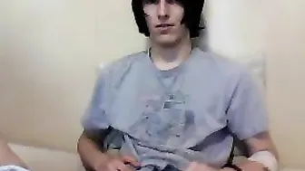 wolfiekitty chaturbate puts his fingers in the ass