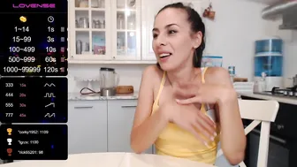 whats_her_name chaturbate babe caresses shaved pussy