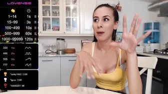 whats_her_name chaturbate babe caresses shaved pussy