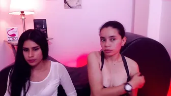 extreme_wild_sex chaturbate attractive model fucks pussy with sex toy
