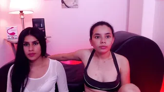extreme_wild_sex chaturbate attractive model fucks pussy with sex toy