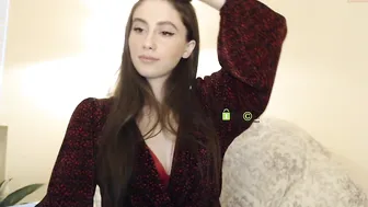 snowww_white chaturbate marvelous babe shows off a gorgeous bosom