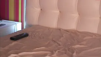 lola_bloom chaturbate mature masturbates in front of webcam
