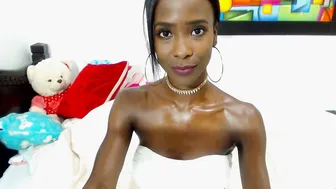 tracyryan chaturbate petite babe gently masturbates cunt