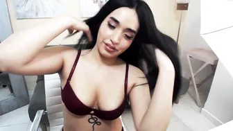 tip_queen chaturbate likes to hammer in all holes