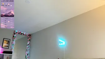 trustori3zent chaturbate crazy bitch fucks herself with fingers