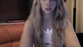 undressjess chaturbate having fun with a toy