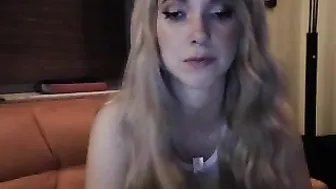 undressjess chaturbate having fun with a toy