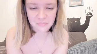 wondervera chaturbate expressive swell performs crazy dance