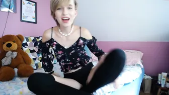 sunny_nicole jerking on the bed