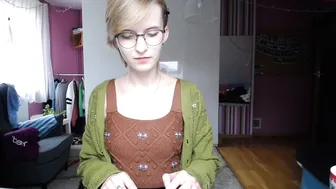 sunny_nicole crazy queen gently pulls the vagina