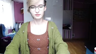 sunny_nicole crazy queen gently pulls the vagina