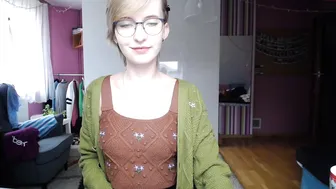 sunny_nicole crazy queen gently pulls the vagina