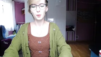 sunny_nicole crazy queen gently pulls the vagina