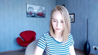 stretchinggirl voluptuous
