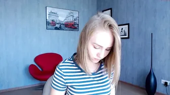 stretchinggirl voluptuous