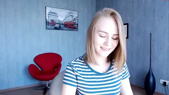 stretchinggirl voluptuous
