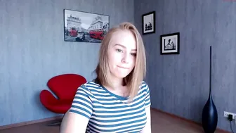 stretchinggirl voluptuous