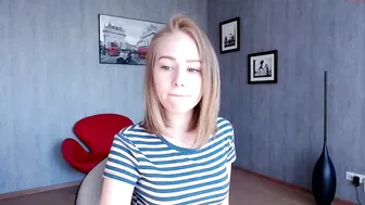 stretchinggirl voluptuous