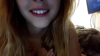 stella_lexa runet wriggles in front of webcam