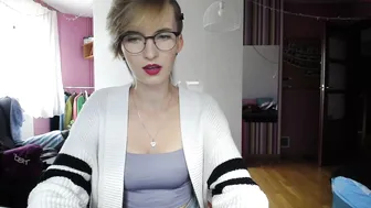 sunny_nicole red-haired slut strips and pussy pulls