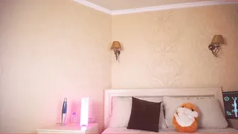 larissaone mature slut pulls pussy while lying in a chair