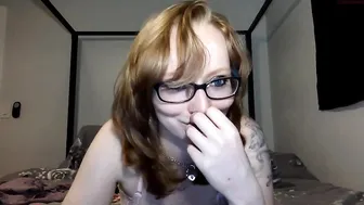 piercedbeauty629 tempting chick fingering pussy