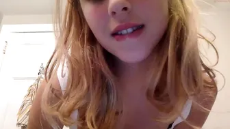 stella_lexa sexy blonde gently masturbates cunt