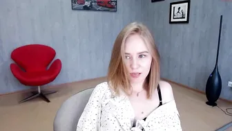 stretchinggirl cute doll doll masturbates pussy
