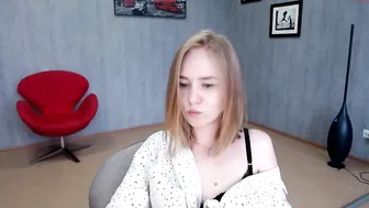 stretchinggirl cute doll doll masturbates pussy