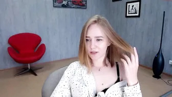 stretchinggirl cute doll doll masturbates pussy