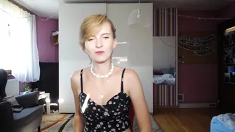 sunny_nicole busty bitch exposes her charms