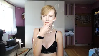 sunny_nicole busty bitch exposes her charms