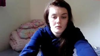 newcastlepanties young beauty fucks phallus