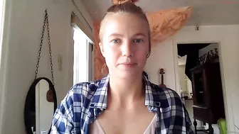 highpillows blonde slut fucks pussy with phallus