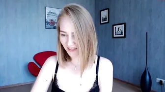 stretchinggirl shows her pussy on the chair