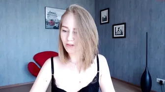 stretchinggirl shows her pussy on the chair