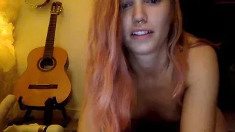 highpillows hot bitch sucks dildos