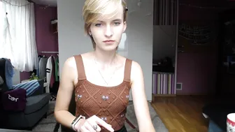 sunny_nicole attractive bitch fucks her cap