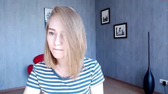 stretchinggirl big tits and neat vagina